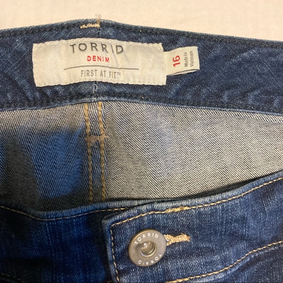 NWOT Torrid Denim Boyfriend Crop folded hem medium - Picture 9 of 12